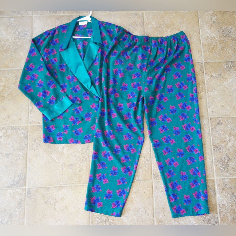 VINTAGE VICTORIA’S SECRET DOUBLE BREASTED LOUNGE SET Size M